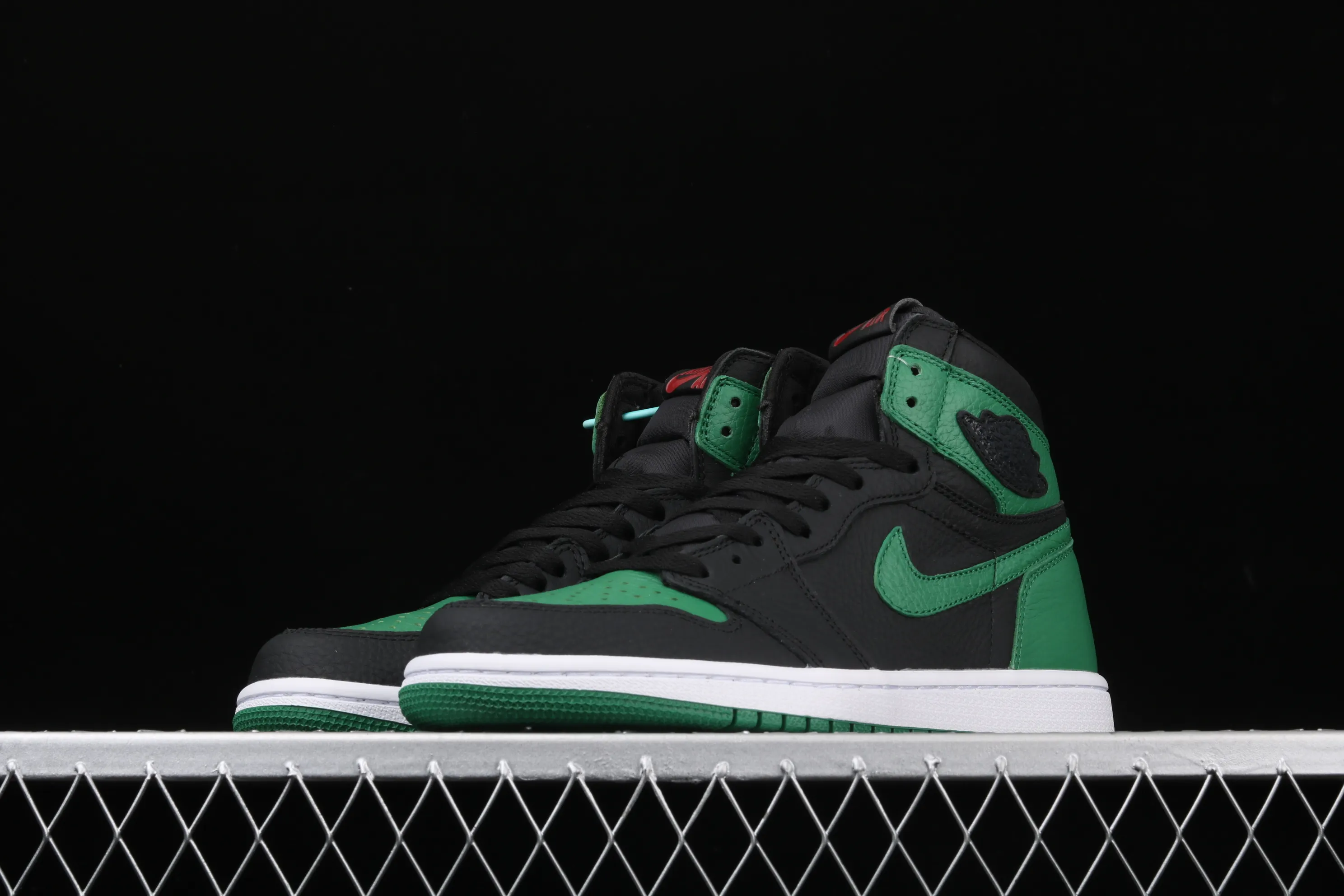 All categories Air Jordan Jordan series basketball shoes Air Jordan 1 High Air Jordan 1 "Pine Green" AJ1 Joe 1 retro black and green 555088-030
